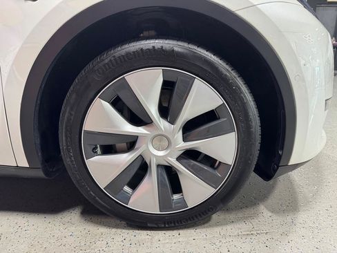 Used 2021 Tesla Model Y Long Range AWD/4WD image 26