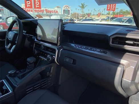 Used 2026 Toyota Tacoma TRD Sport image 15