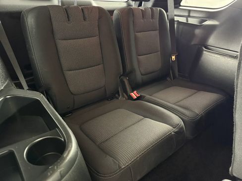 Used 2018 Ford Explorer XLT AWD/4WD image 38