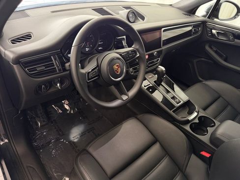 Certified 2026 Porsche Macan AWD/4WD image 4