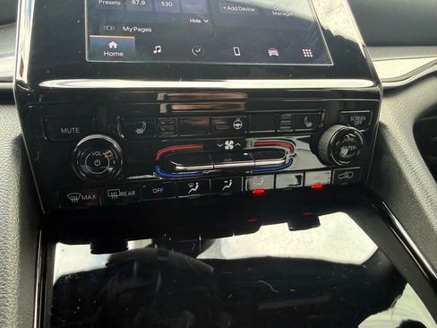 Used 2023 Jeep Grand Cherokee L Laredo image 15