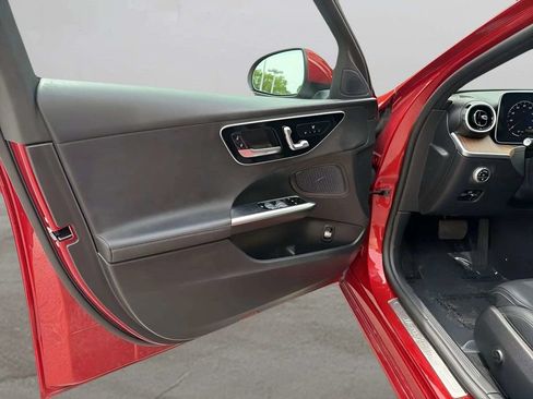 Used 2022 Mercedes-Benz C 300 4MATIC Sedan image 32