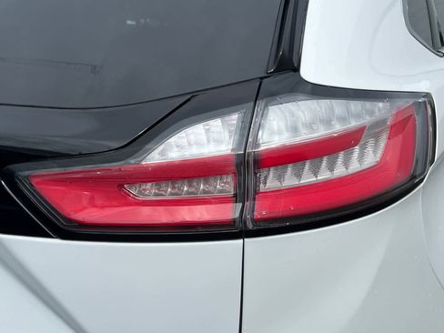 Used 2020 Ford Edge SEL image 17