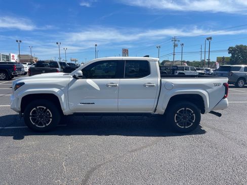 Used 2024 Toyota Tacoma TRD Sport AWD/4WD image 13