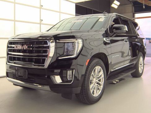 Used 2023 GMC Yukon SLT w/ SLT Premium Package image 2