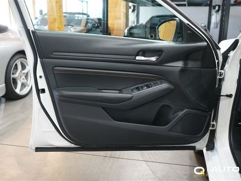 Used 2019 Nissan Altima 2.5 SR FWD image 10