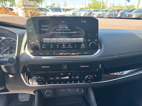 Certified 2023 Nissan Rogue SL w/ SL Premium Package FWD image 19