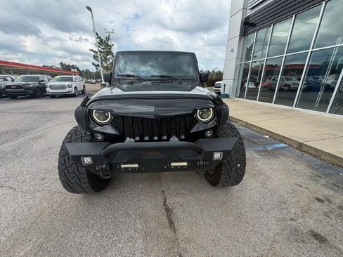 Used 2014 Jeep Wrangler Unlimited Sahara w/ Max Tow Package AWD/4WD image 6