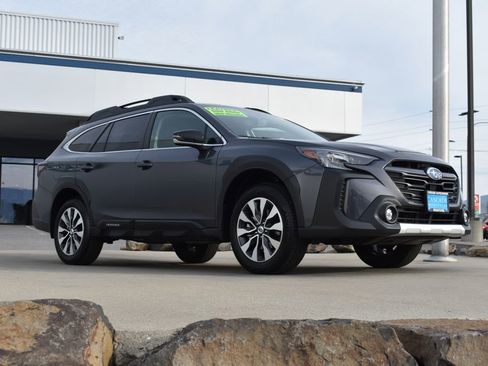 Used 2025 Subaru Outback Limited XT image 3