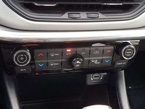 Certified 2022 Jeep Compass Limited image 12