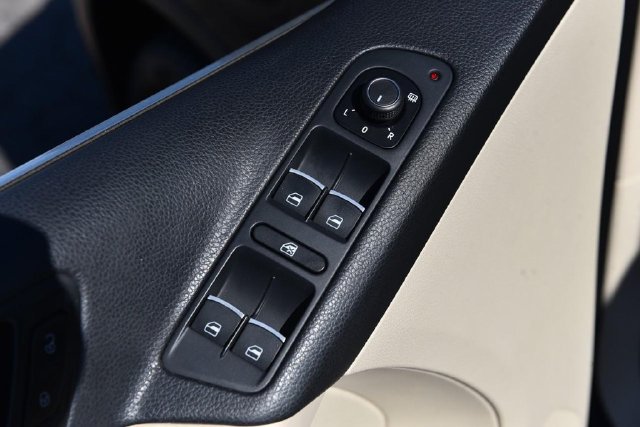 Used 2016 Volkswagen Tiguan SE FWD image 8