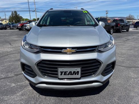 Used 2019 Chevrolet Trax LT w/ LT Convenience Package AWD/4WD image 2