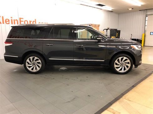 Used 2024 Lincoln Navigator L Reserve image 13