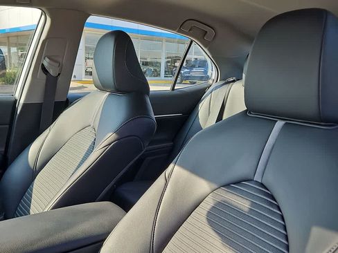 Used 2023 Toyota Camry SE w/ Convenience Package FWD image 15