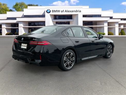 Used 2026 BMW 530i xDrive w/ M Sport Package AWD/4WD image 7