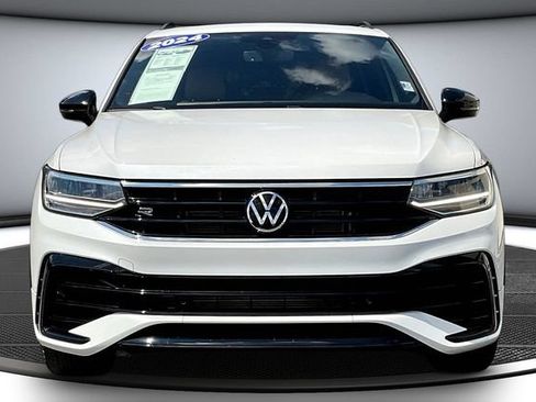 Used 2024 Volkswagen Tiguan SE R-Line FWD image 2