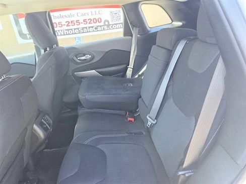 Used 2017 Jeep Cherokee Latitude image 9