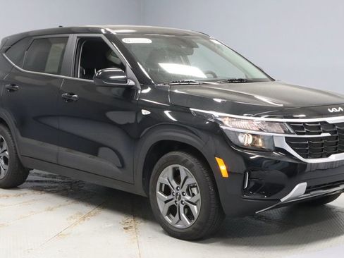 Used 2024 Kia Seltos LX AWD/4WD image 1