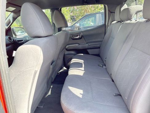 Used 2018 Toyota Tacoma TRD Off-Road image 11