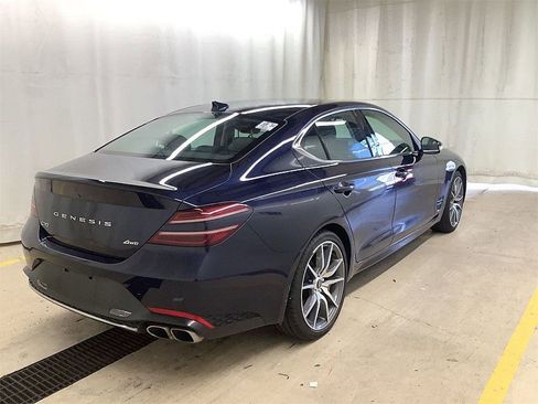 Used 2023 Genesis G70 2.0T image 3