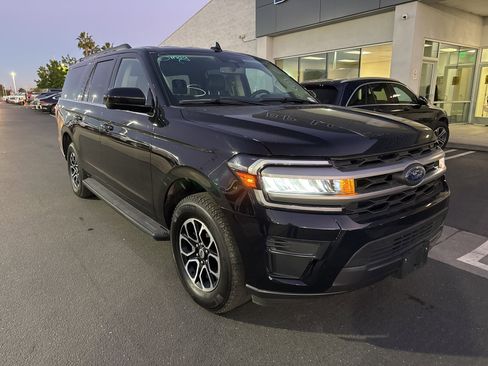 Used 2024 Ford Expedition Max XLT image 4