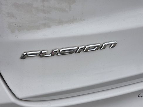 Used 2019 Ford Fusion SE image 9