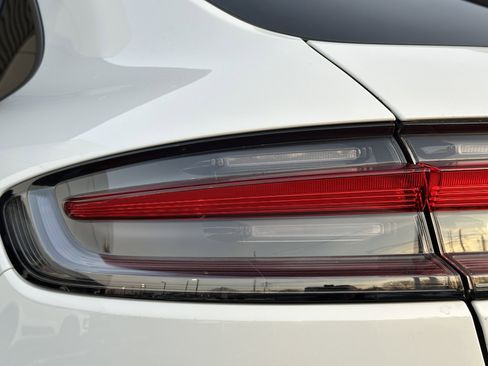 Certified 2025 Porsche Macan AWD/4WD image 16