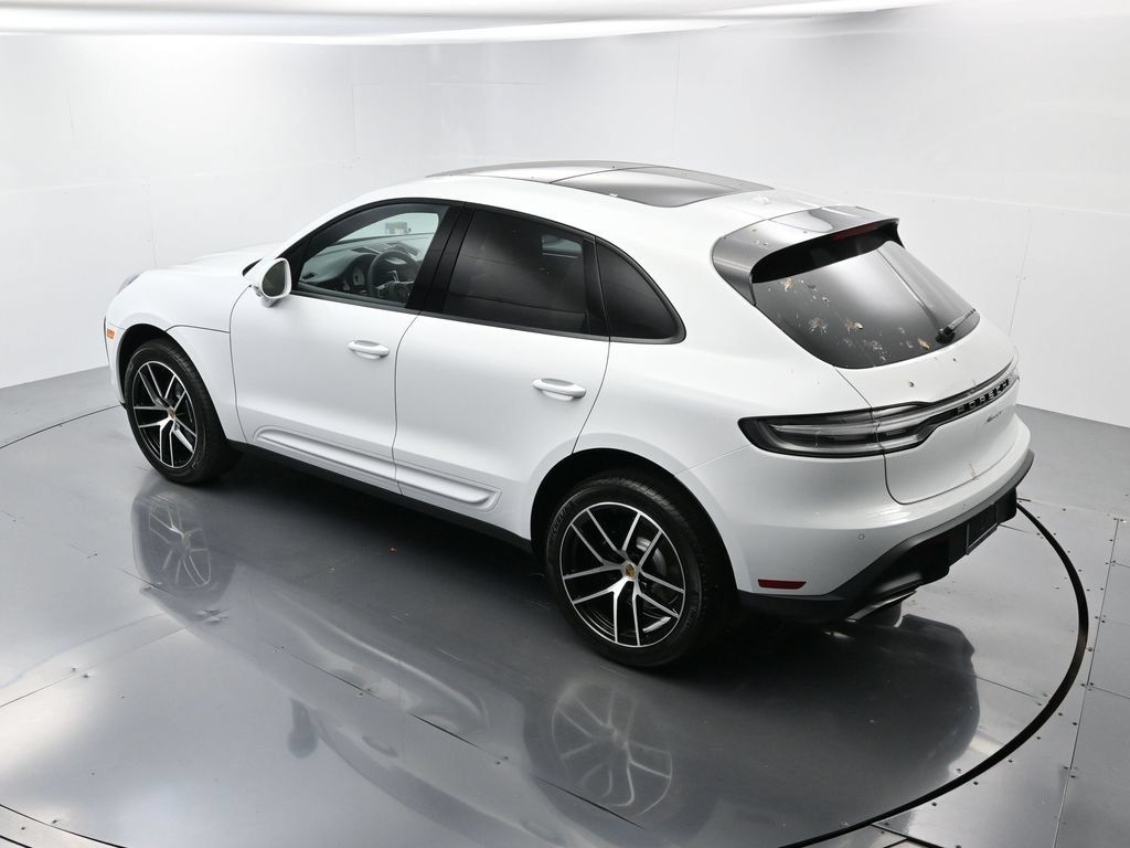 Certified 2025 Porsche Macan AWD/4WD image 31