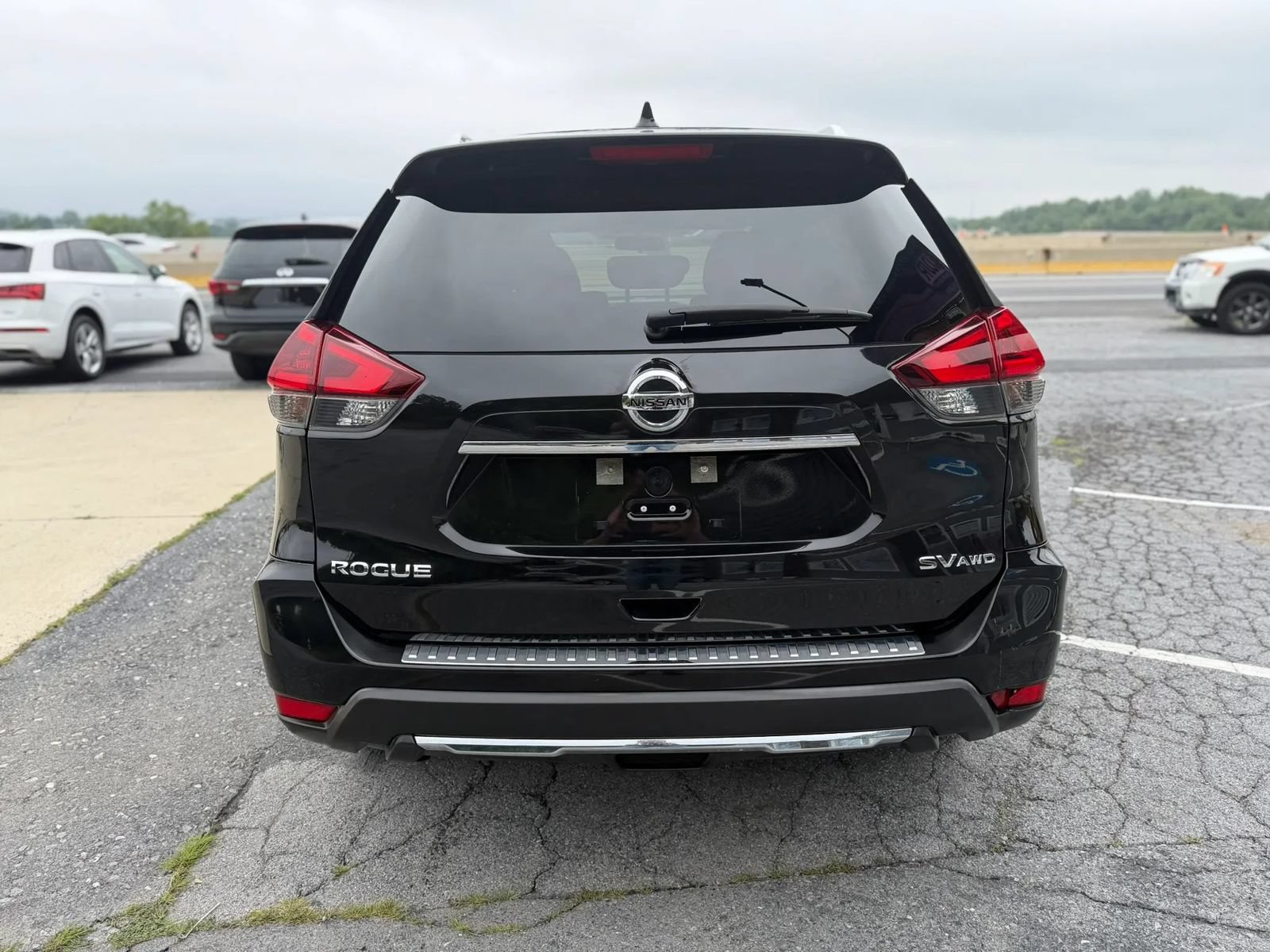 Used 2018 Nissan Rogue SV AWD/4WD image 4