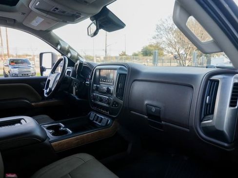 Used 2018 Chevrolet Silverado 1500 LTZ w/ Texas Edition image 34