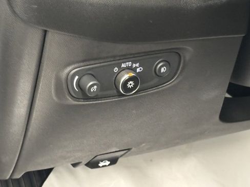 Used 2020 Chevrolet Equinox Premier image 20