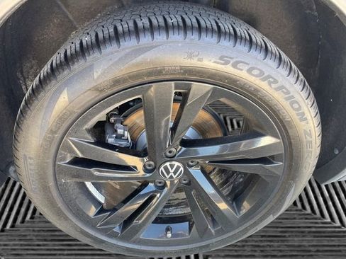 New 2024 Volkswagen Tiguan SE R-Line image 14