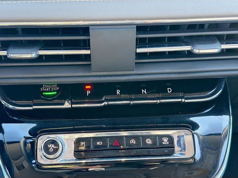 Used 2025 Lincoln Corsair FWD image 19