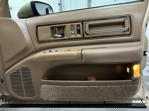 Used 1993 Buick Roadmaster Estate image 33