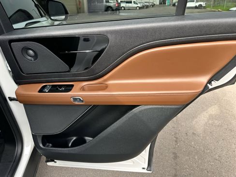 Used 2023 Lincoln Aviator Reserve w/ Equipment Group 201A image 15