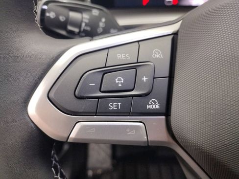 New 2025 Volkswagen Tiguan SE image 26