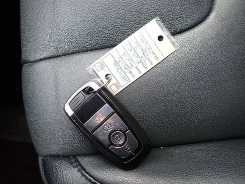 Used 2018 Ford Edge Titanium image 30