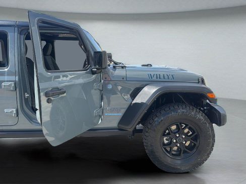 Used 2024 Jeep Wrangler Unlimited AWD/4WD image 9