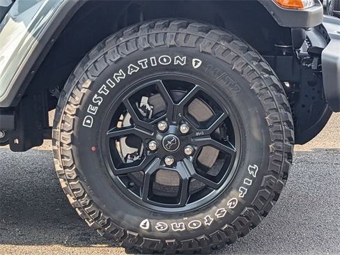 Certified 2024 Jeep Gladiator Sport image 29