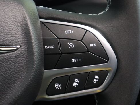 New 2026 Chrysler Pacifica Select image 30