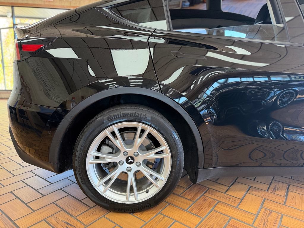 Used 2022 Tesla Model Y Long Range AWD/4WD image 12