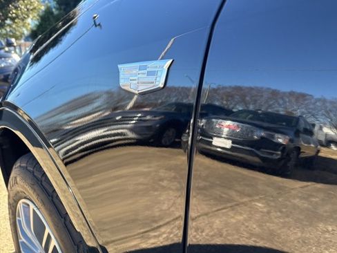 Used 2018 Cadillac XT5 Luxury w/ Driver Awareness Package image 9