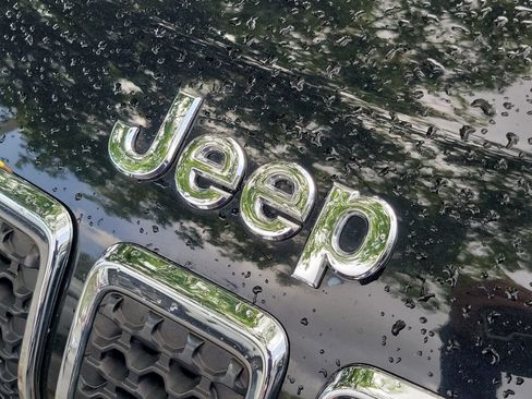 Used 2019 Jeep Cherokee Limited AWD/4WD image 12