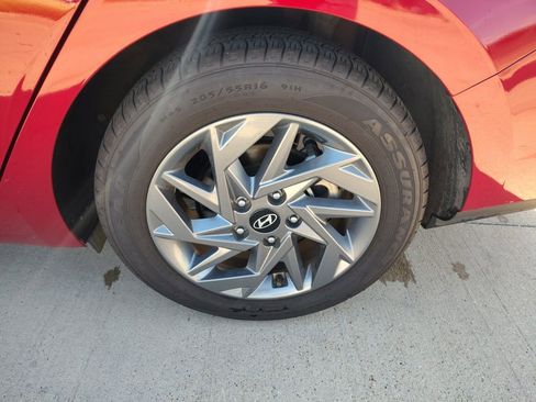 Used 2024 Hyundai Elantra SEL FWD image 4