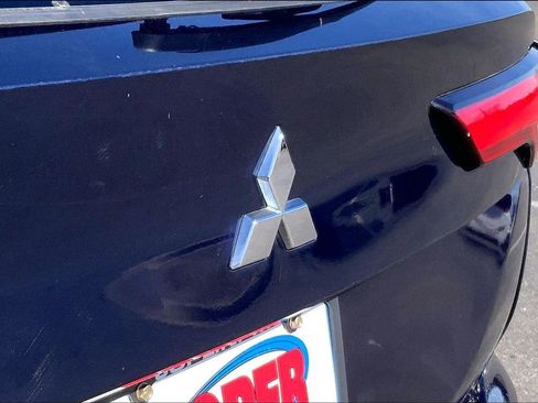 Used 2022 Mitsubishi Outlander SE image 27