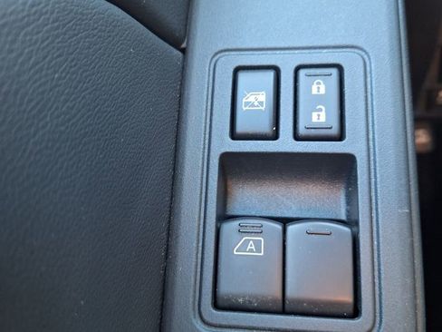 Used 2025 Nissan Frontier SV image 20