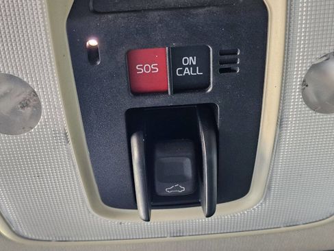Used 2015 Volvo XC70 T5 Platinum w/ Protection Package FWD image 12