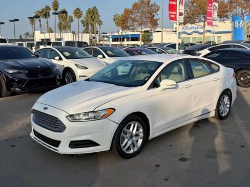 Used 2013 Ford Fusion SE image 2