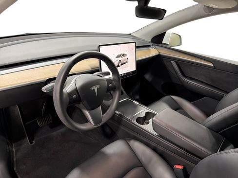 Certified 2023 Tesla Model Y Long Range AWD/4WD image 9
