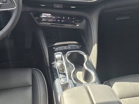 Used 2021 Buick Envision Essence w/ Sport Touring Package FWD image 17